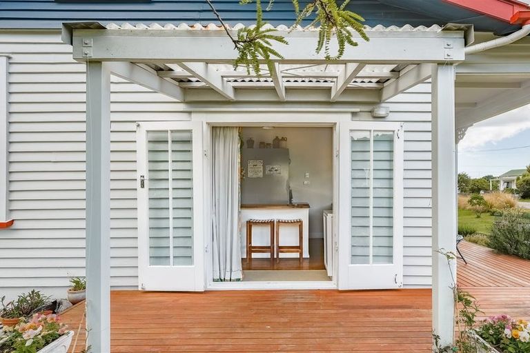 Photo of property in 10 Greenfield Street, Hector, 7822