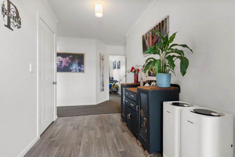 Photo of property in 12 Molesworth Street, Carterton, 5713