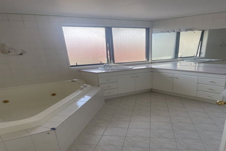 Photo of property in 23 Gillard Place, Eastern Beach, Auckland, 2012