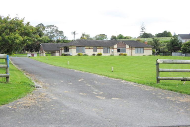 Photo of property in 9 Broadwood Rise, Kumeu, 0892