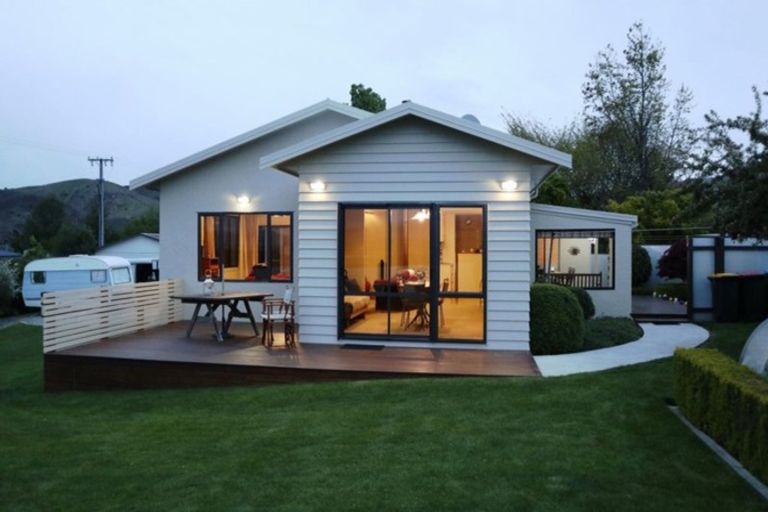 Photo of property in 2 Hall Road, Bannockburn, Cromwell, 9384