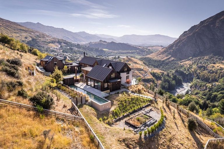 Photo of property in 12 Crows Nest Road, Arthurs Point, Queenstown, 9371