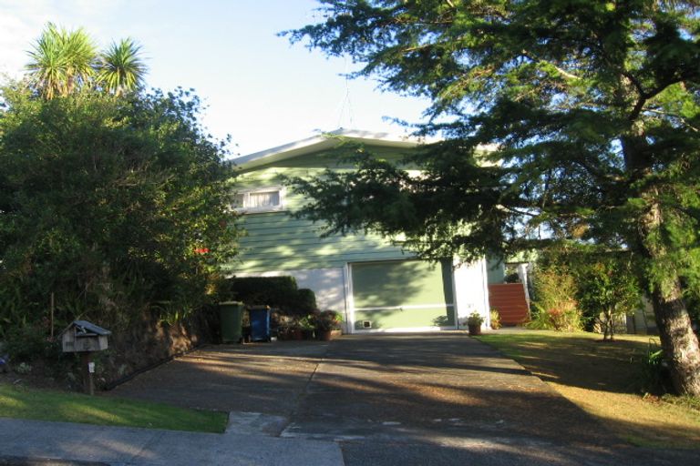 Photo of property in 5 Cheryl Place, Hillcrest, Auckland, 0627