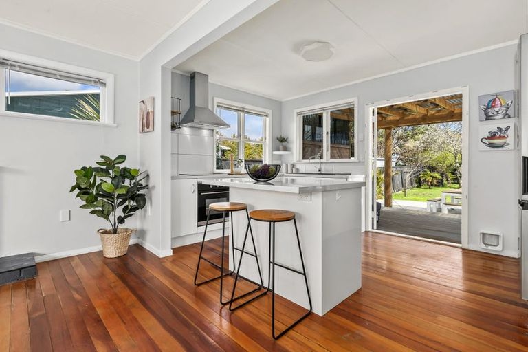 Photo of property in 2 Coleman Street, Paraparaumu, 5032