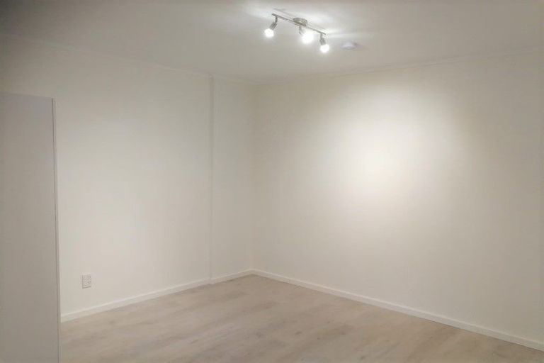 Photo of property in 2/48 Spinella Drive, Bayview, Auckland, 0629