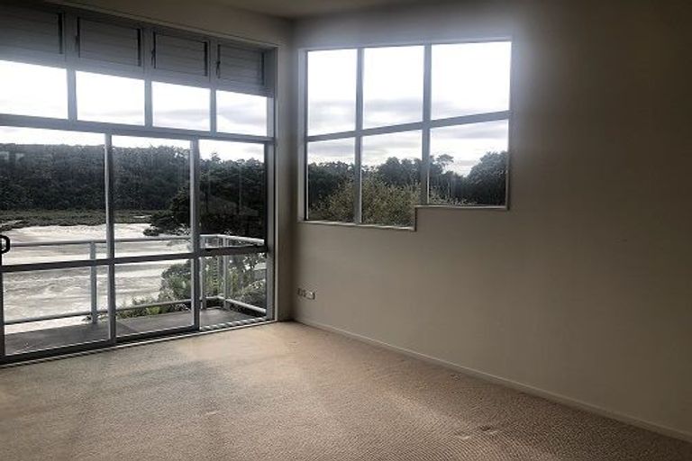 Photo of property in 9 Okura River Road, Okura, Albany, 0792