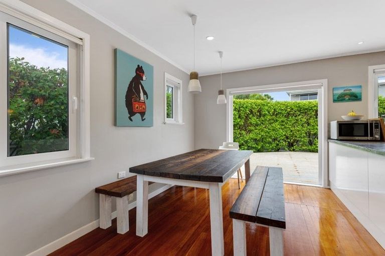 Photo of property in 14 Millbrook Road, Henderson, Auckland, 0612