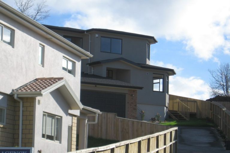 Photo of property in 63 Medallion Drive, Oteha, Auckland, 0632