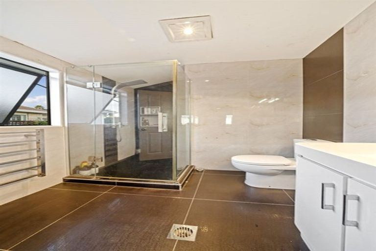 Photo of property in 39 Ribbonwood Crescent, Goodwood Heights, Auckland, 2105