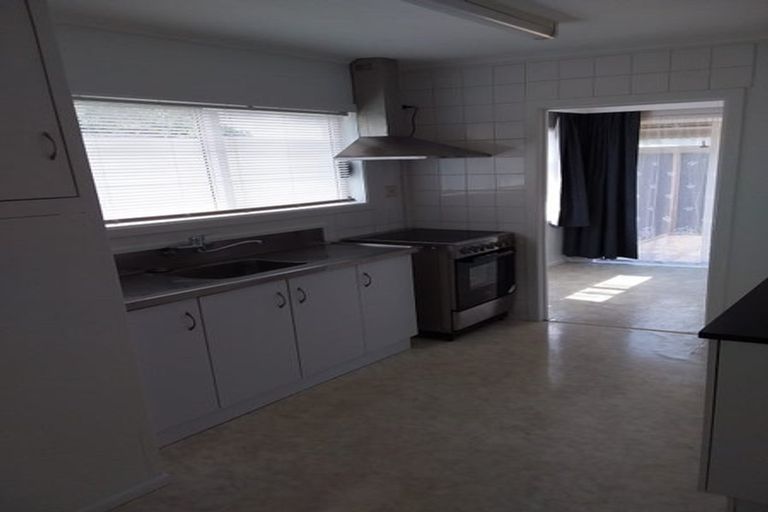 Photo of property in 2 Laureston Avenue, Papatoetoe, Auckland, 2025