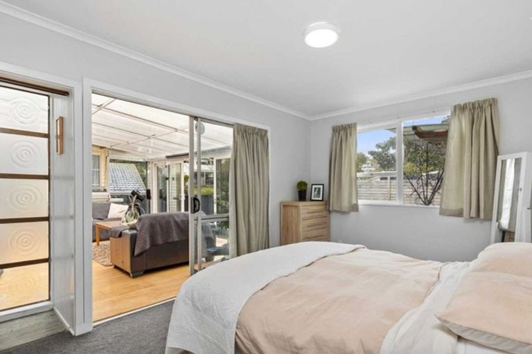 Photo of property in 38 Normanton Street, Glenfield, Auckland, 0629