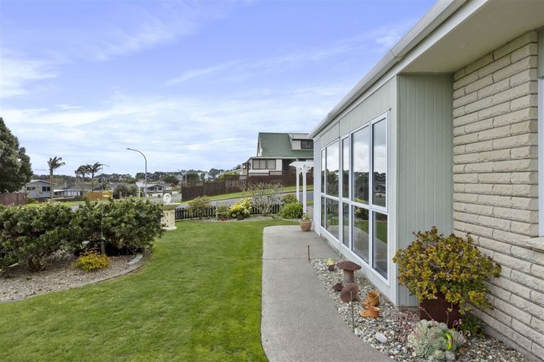 Photo of property in 1a Walmer Grove, Bell Block, New Plymouth, 4312