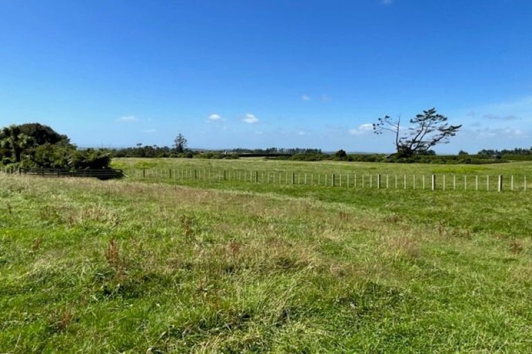 Photo of property in 583 Kent Road, Korito, New Plymouth, 4371