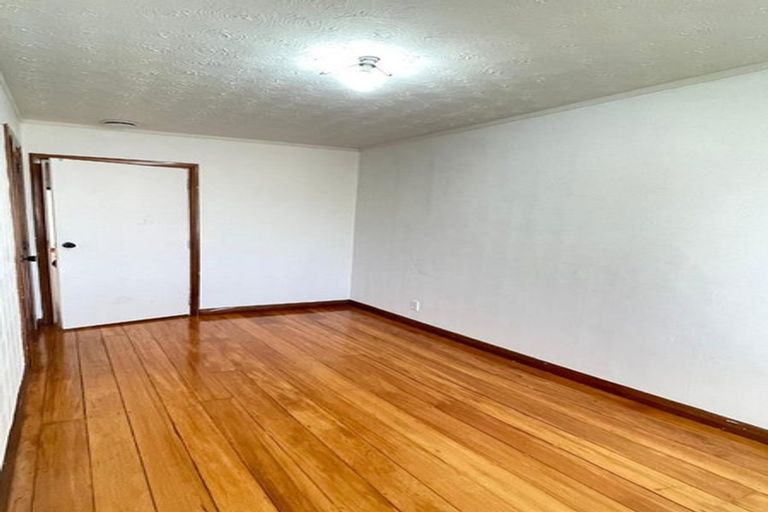 Photo of property in 87 Hillsborough Road, Hillsborough, Auckland, 1042