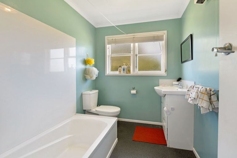 Photo of property in 30 Ruamahanga Crescent, Terrace End, Palmerston North, 4410