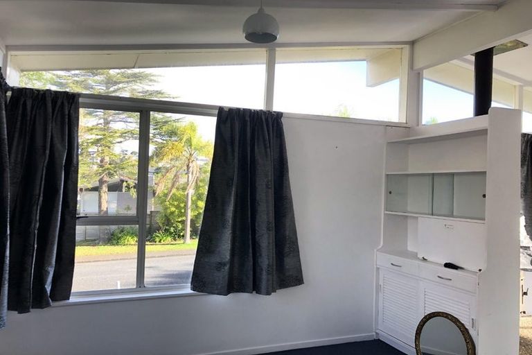 Photo of property in 51 Normanton Street, Glenfield, Auckland, 0629
