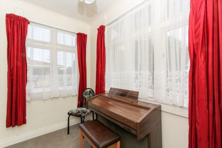 Photo of property in 6a Bayly Street, Waitara, 4320