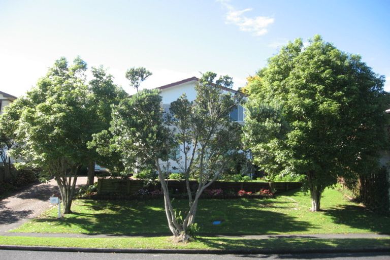 Photo of property in 27 Lewisham Street, Highland Park, Auckland, 2010