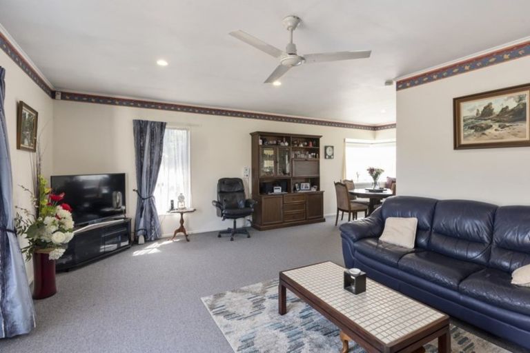 Photo of property in 29 Karaka Street, Otaki Beach, Otaki, 5512