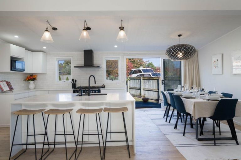 Photo of property in 4 Kathleen Place, Rainbow Point, Taupo, 3330