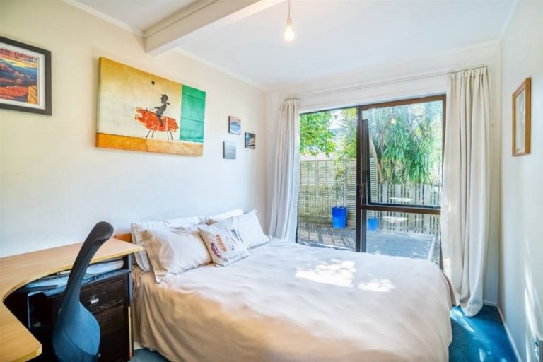 Photo of property in 2/9a Alfred Street, Northcote Point, Auckland, 0627