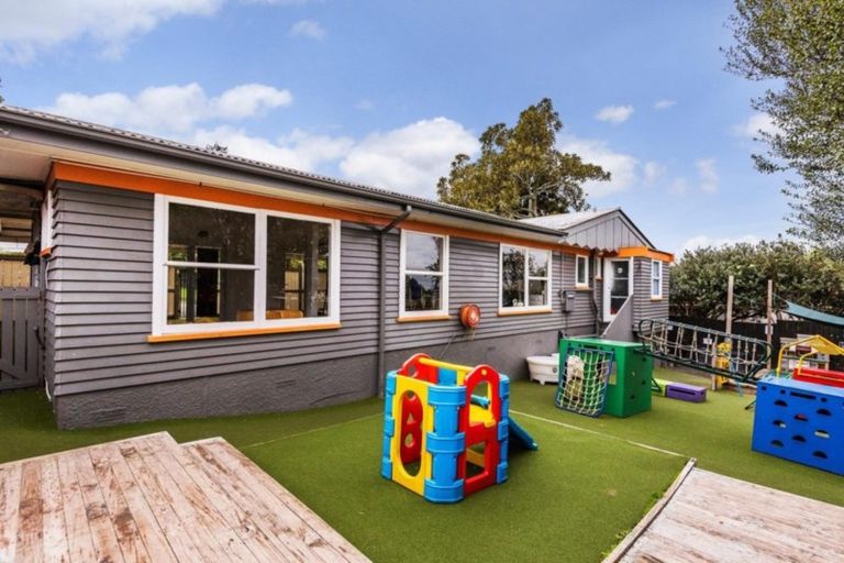 Photo of property in 12 Locket Road, Glenfield, Auckland, 0629