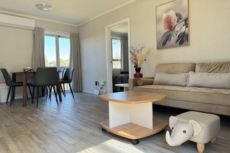 Photo of property in 4 Beverley Road, Stanmore Bay, Whangaparaoa, 0932