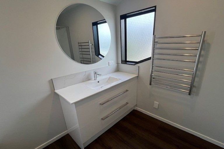 Photo of property in 2/12 Bradbury Road, Botany Downs, Auckland, 2010