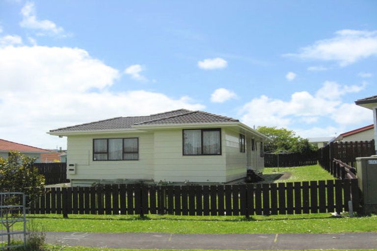 Photo of property in 3 Brava Place, Clendon Park, Auckland, 2103