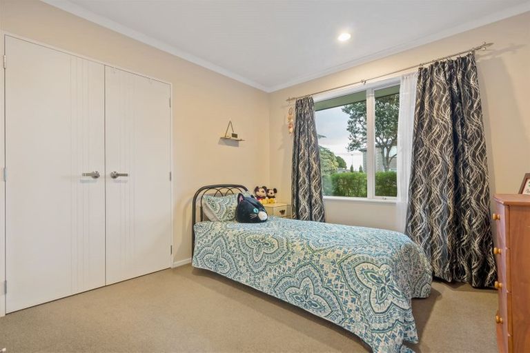 Photo of property in 28 Erceg Way, Rosehill, Papakura, 2113