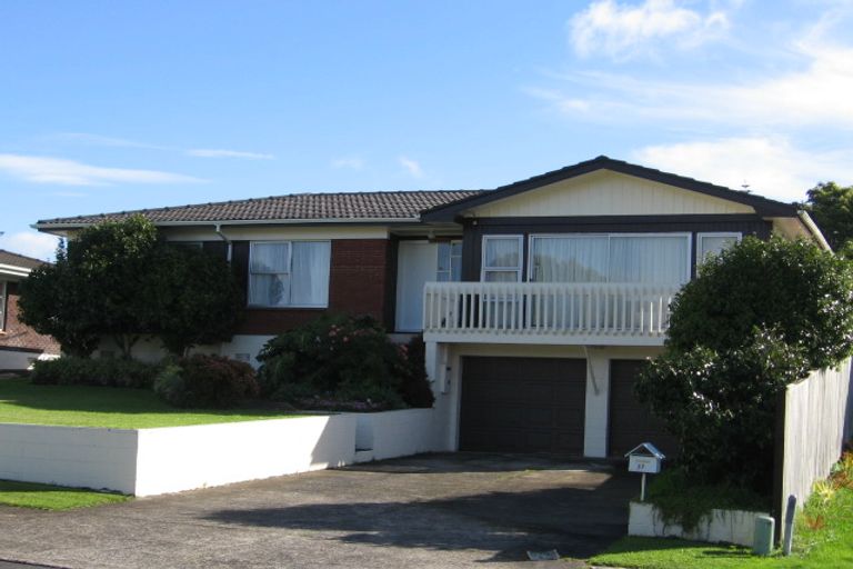 Photo of property in 27 Borrowdace Avenue, Botany Downs, Auckland, 2010