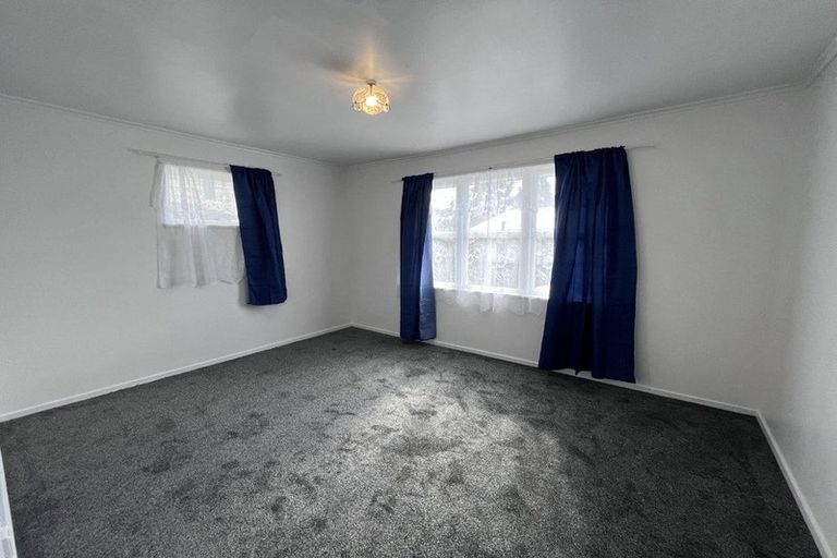 Photo of property in 79 Cobham Crescent, Kelston, Auckland, 0602