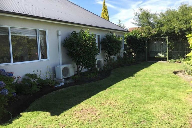 Photo of property in 102 Apsley Drive, Avonhead, Christchurch, 8042