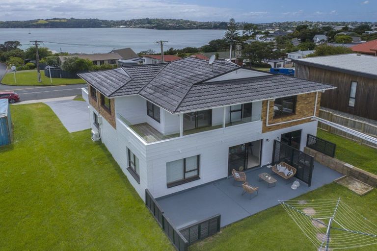 Photo of property in 18 Melandra Road, Stanmore Bay, Whangaparaoa, 0932