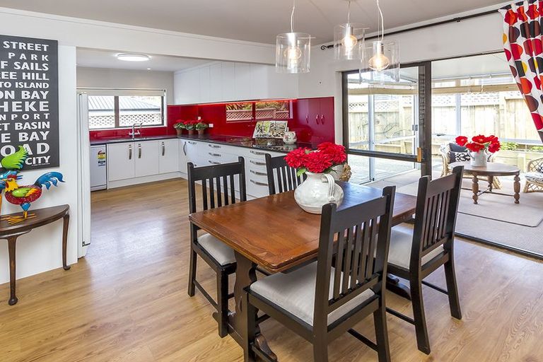 Photo of property in 2/15 Vincent Street, Howick, Auckland, 2014