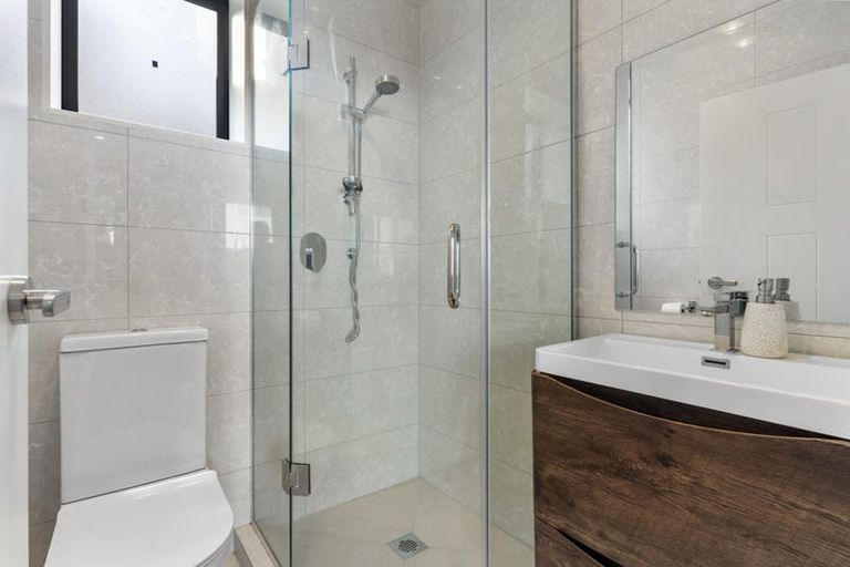 Photo of property in 86a Kelman Road, Kelston, Auckland, 0602