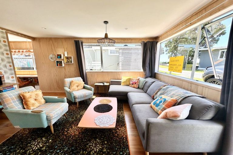 Photo of property in 8 Second Avenue, Urenui, 4377