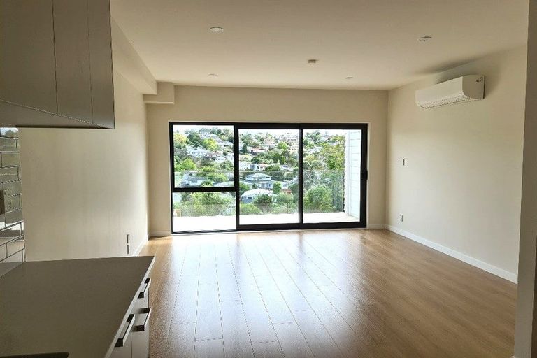 Photo of property in 2/28 Ludlow Terrace, Totara Vale, Auckland, 0627