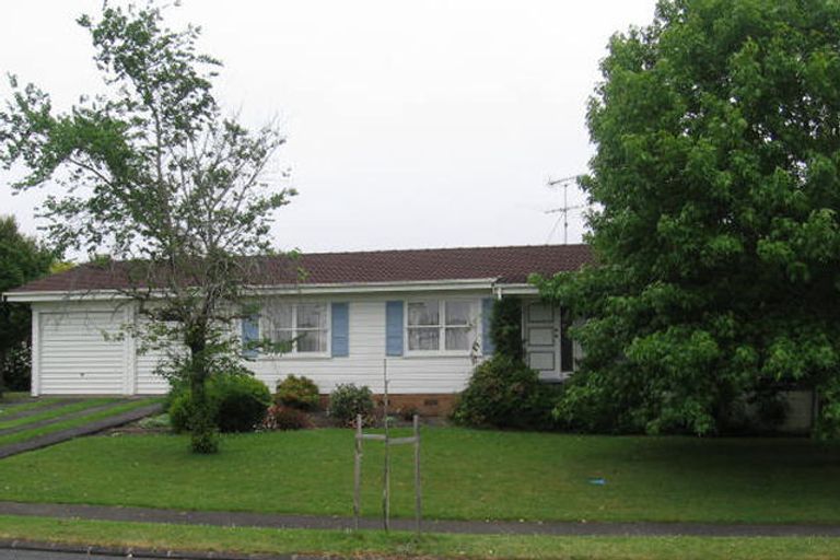 Photo of property in 11 Tupaki Place, Pakuranga Heights, Auckland, 2010
