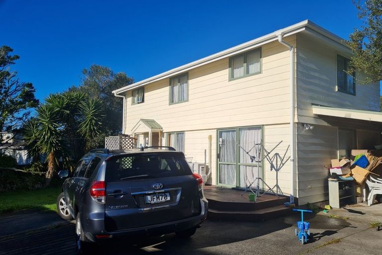 Photo of property in 2/52 Harrington Road, Henderson, Auckland, 0610