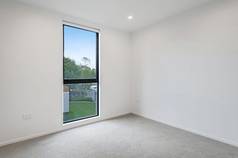 Photo of property in 2/11 Paramu Avenue, Birkdale, Auckland, 0626