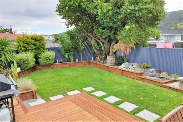 Photo of property in 16 Seattle Grove, Totara Park, Upper Hutt, 5018