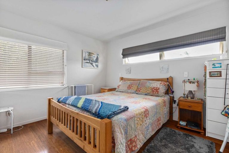 Photo of property in 48 Beach Road, Te Atatu Peninsula, Auckland, 0610