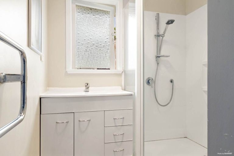 Photo of property in 99 Golf Road, New Lynn, Auckland, 0600