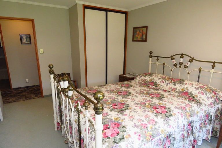 Photo of property in 19 Kew Road, Westport, 7825