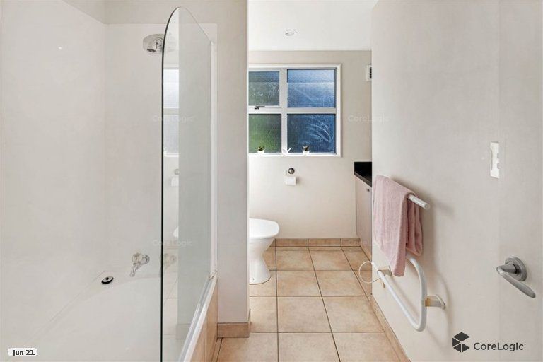 Photo of property in 10 Erlestoke Crescent, Churton Park, Wellington, 6037