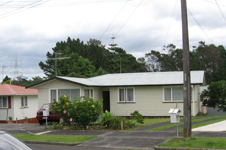 Photo of property in 6 Lucknow Place, Blockhouse Bay, Auckland, 0600