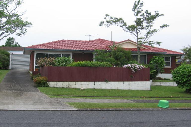Photo of property in 16 Tupaki Place, Pakuranga Heights, Auckland, 2010