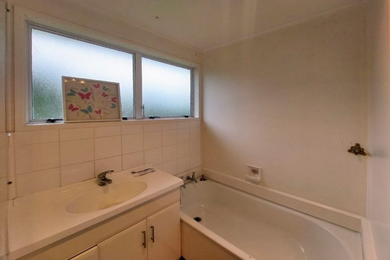 Photo of property in 35 Angelo Avenue, Howick, Auckland, 2014