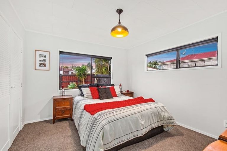 Photo of property in 9 West Harbour Drive, West Harbour, Auckland, 0618
